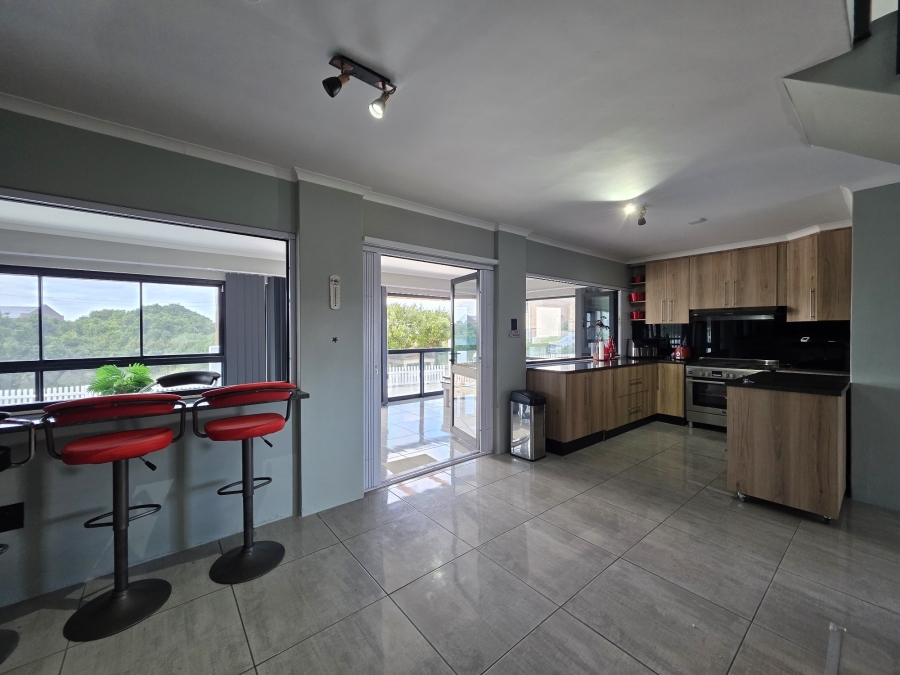 4 Bedroom Property for Sale in Paradise Beach Eastern Cape